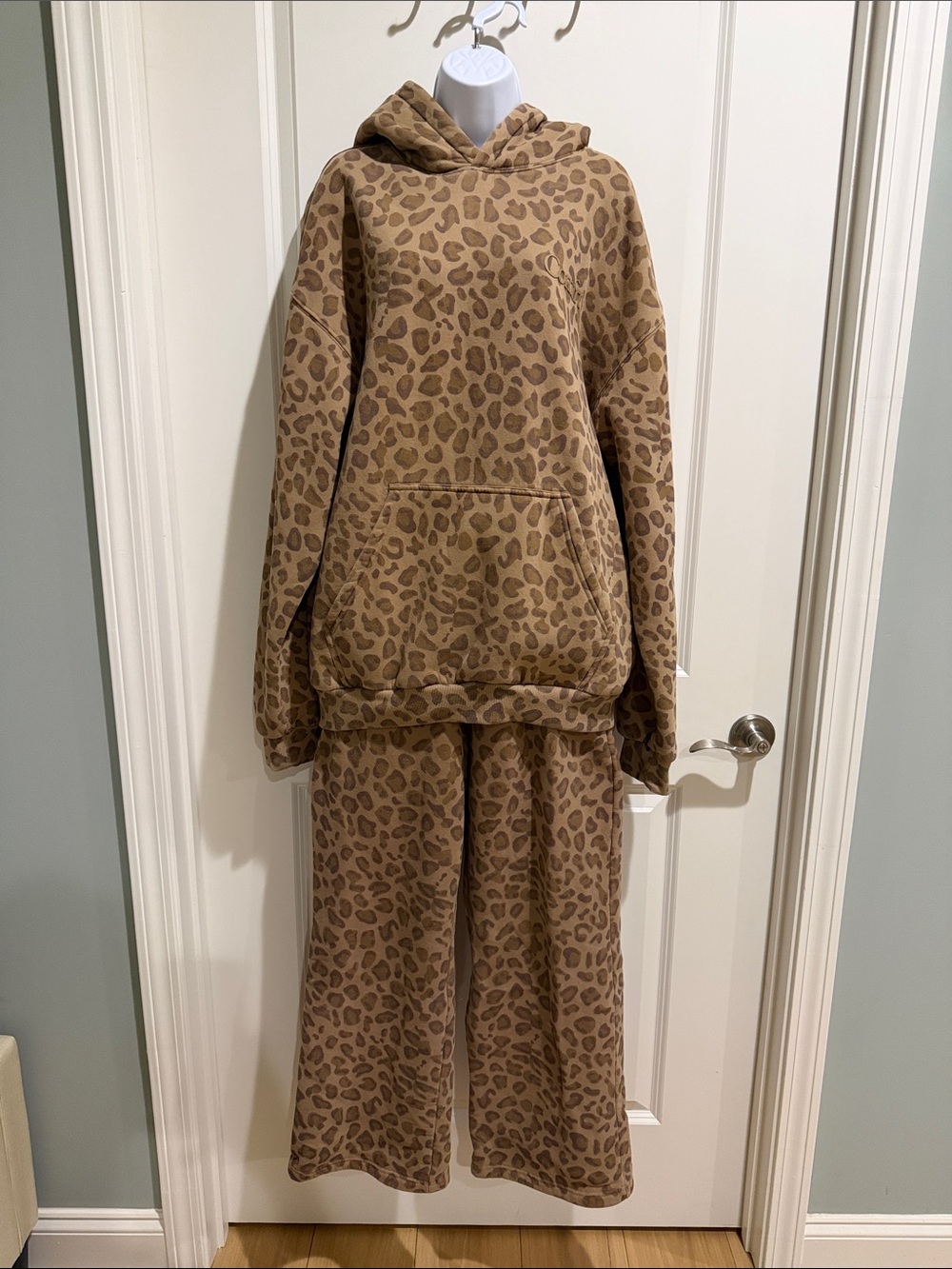 Women’s Comfrt Minimalist hoodie and wide leg pants. Hoodie is XL, pants are L.